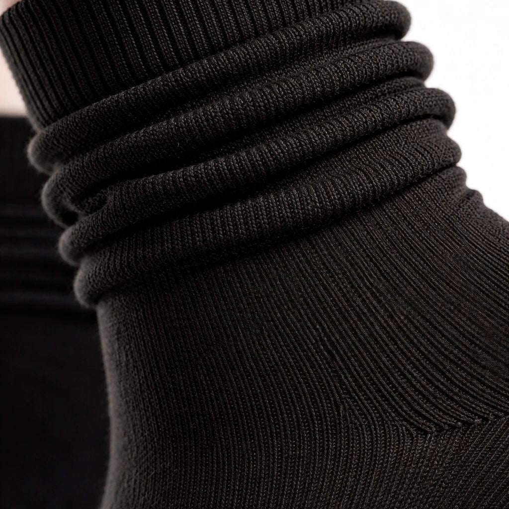 Chaussettes Premium Soft Touch en Coton Pur - Noir vue de face — Yuko B.