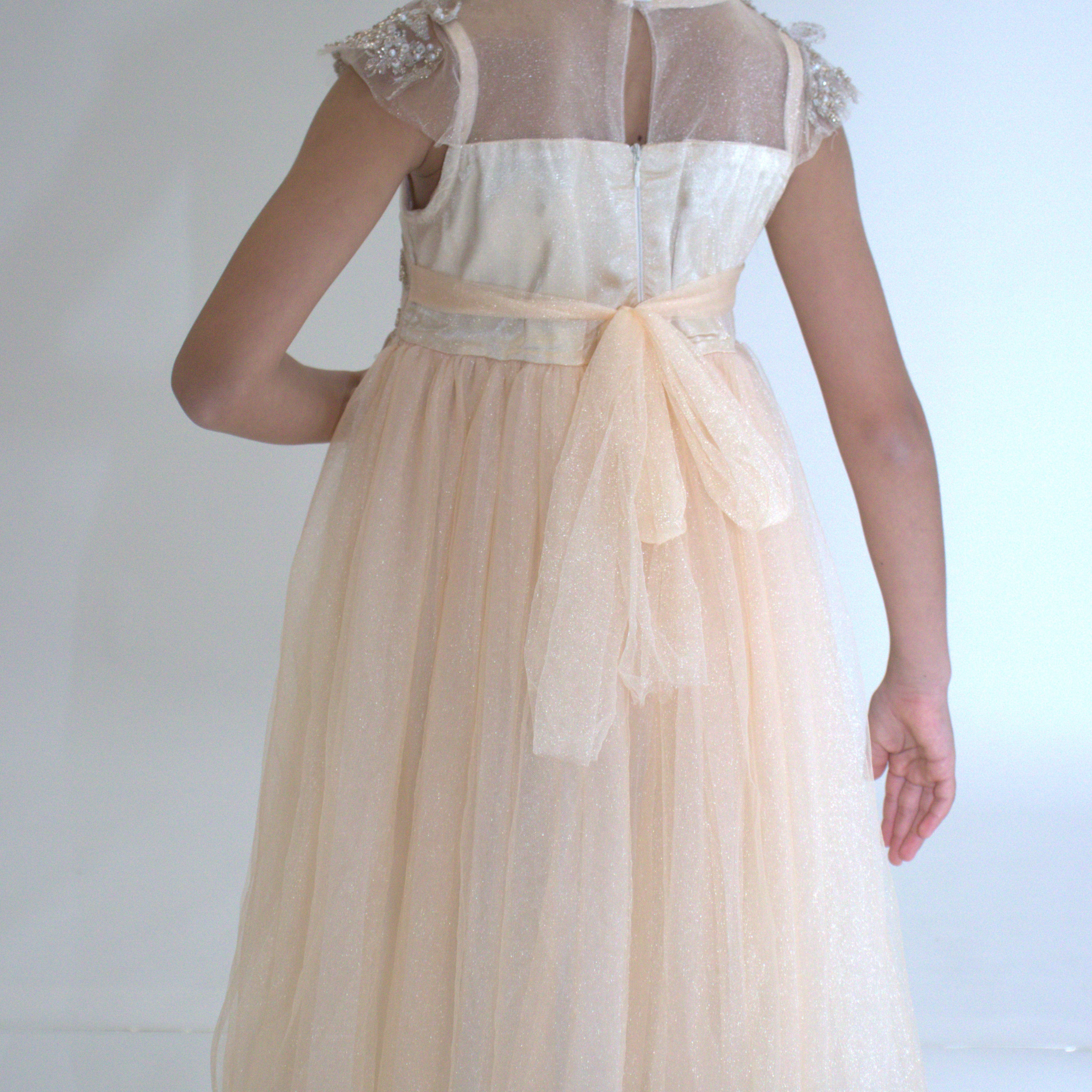 Robe de cérémonie ANABELLA - Pêche -Taille: 130 cm (4/5 ans) zoom matière — Yuko B.