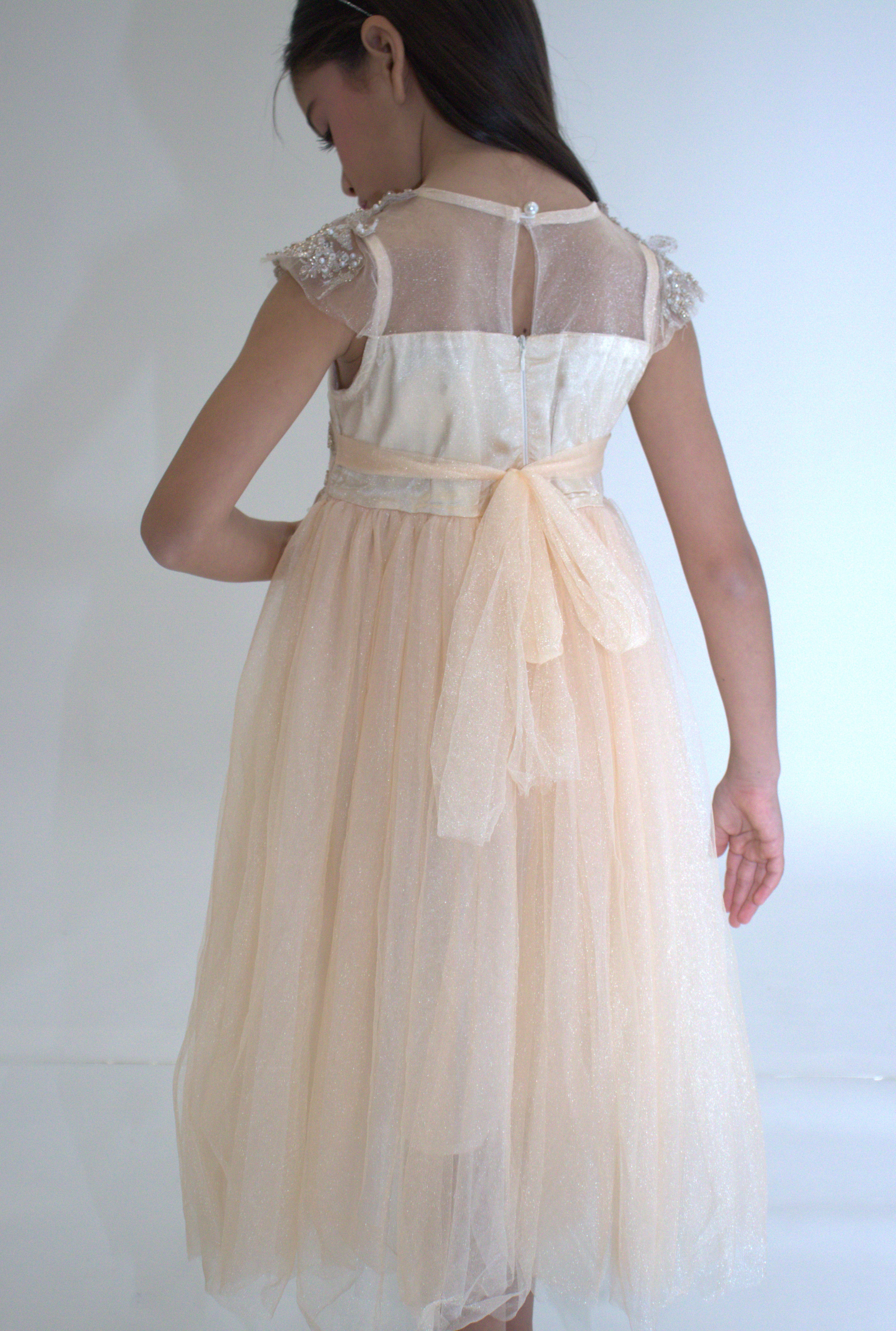 Robe de cérémonie ANABELLA - Pêche -Taille: 130 cm (4/5 ans) zoom matière — Yuko B.