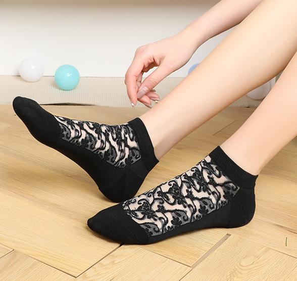 Bella - La chaussette femme en voile ultra-résistant - Version Chaussettes haute détail — Yuko B.