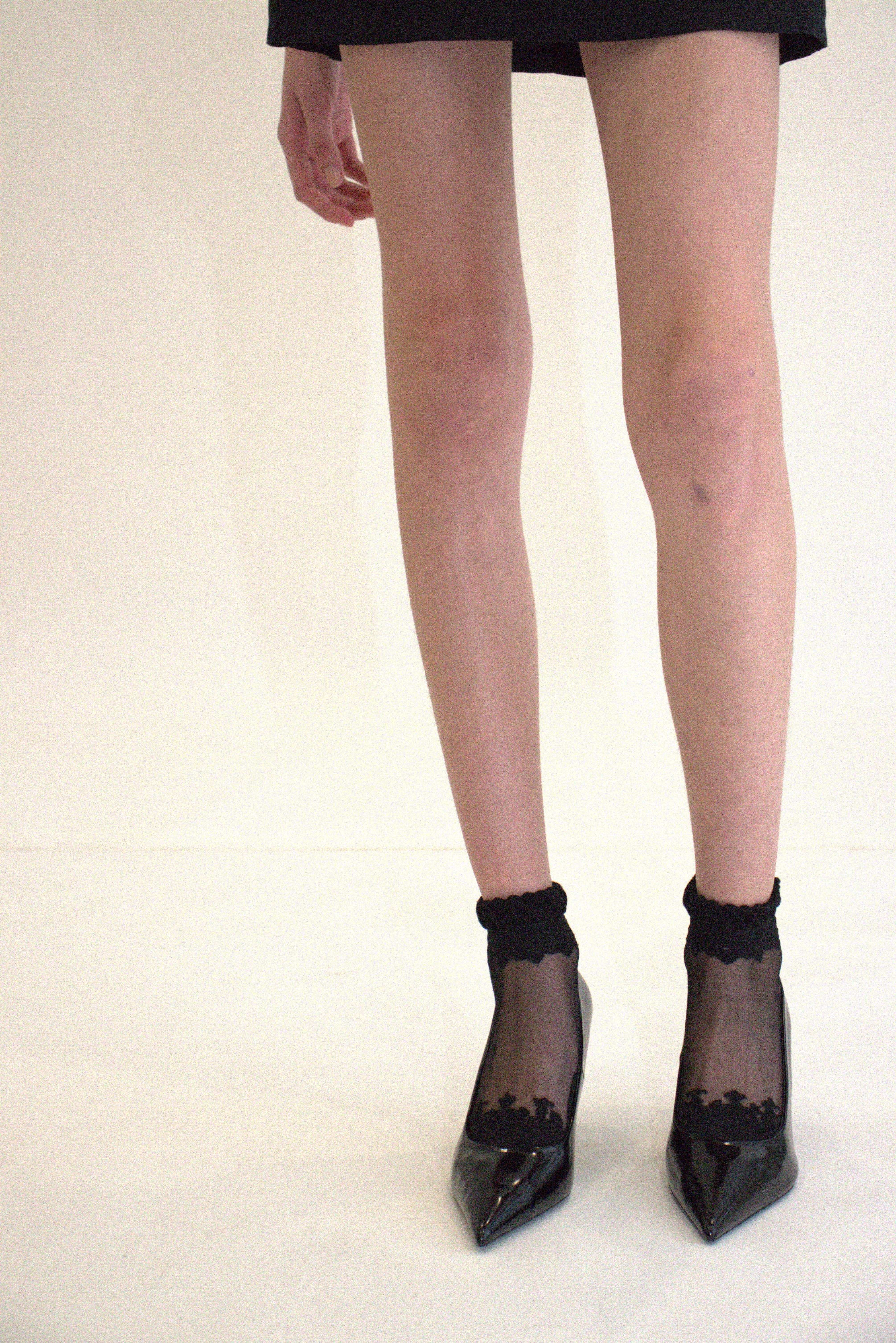 DIVA - Noir - La chaussette femme en voile ultra-résistant avec accessoires — Yuko B.