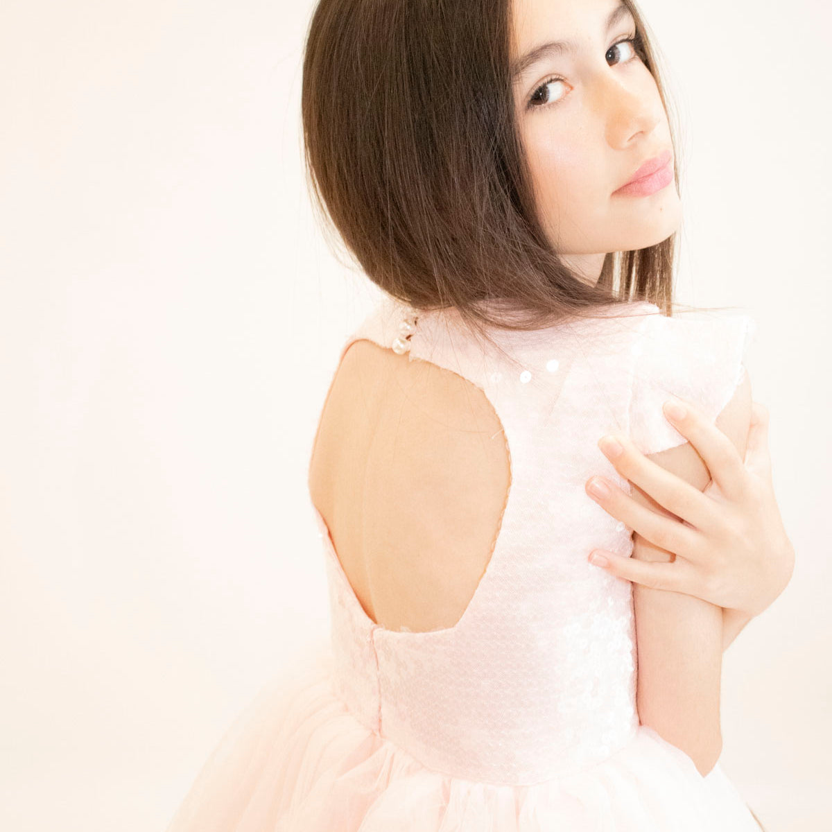 Robe de cérémonie FIONA Rose - Taille 150cm (9/10 ans) lifestyle — enfant Yuko B.