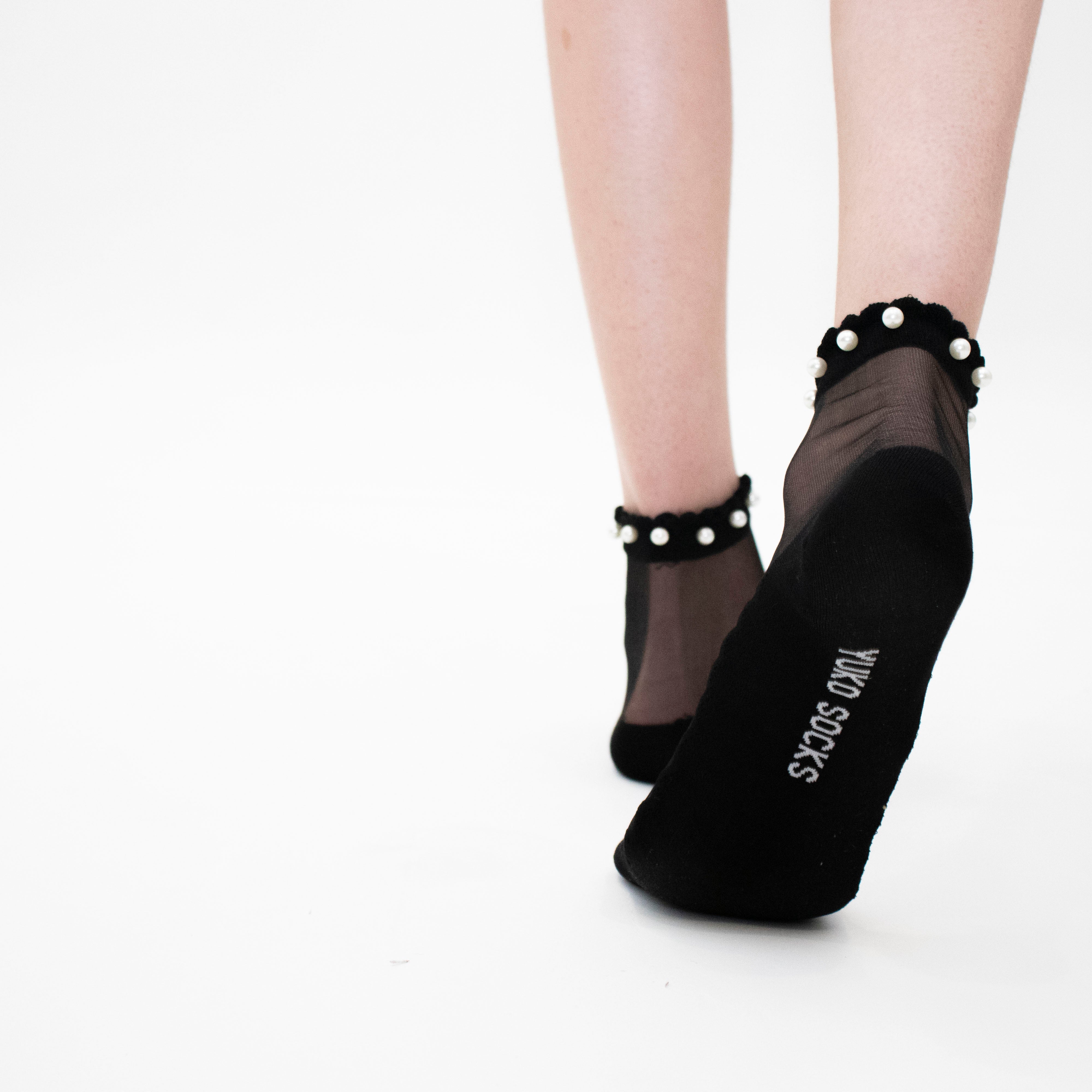 Perla - La chaussette en voile resistant ornée de perles délicates — accessoire enfant Yuko B.