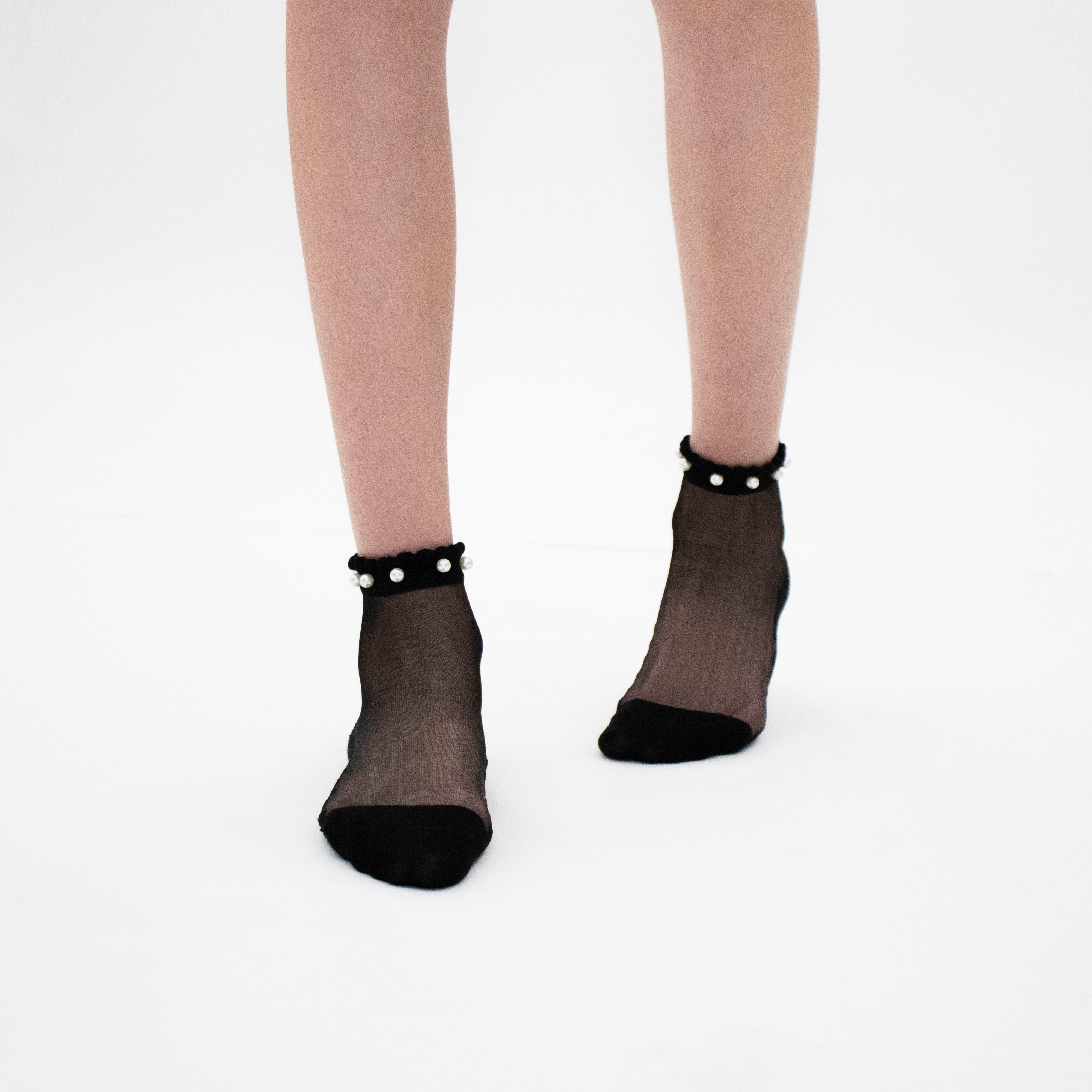 Perla - La chaussette en voile resistant ornée de perles délicates — accessoire enfant Yuko B.
