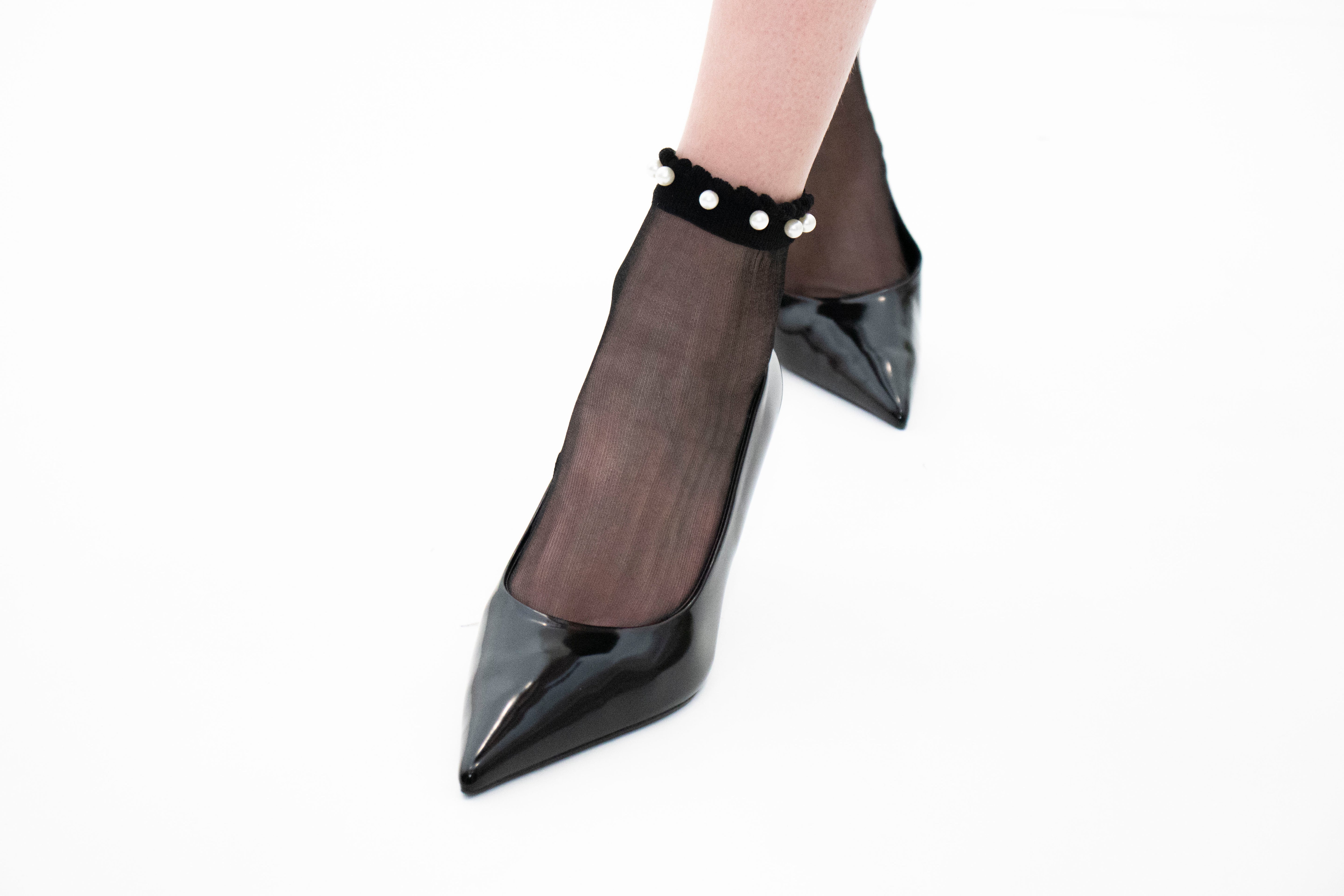 Perla - La chaussette en voile resistant ornée de perles délicates — accessoire enfant Yuko B.