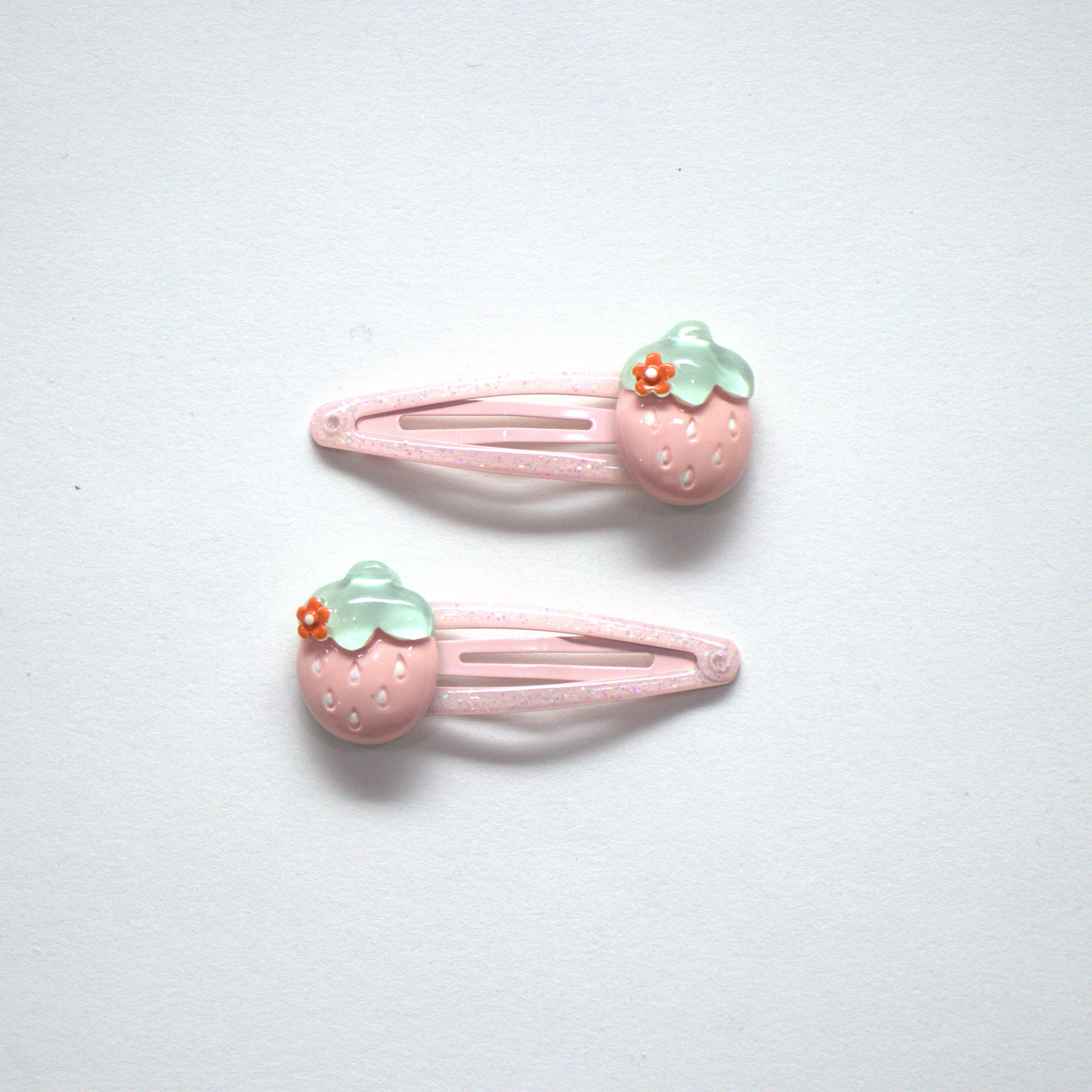 Barrettes Strawberries - Jolies fraises vue de face — Yuko B.