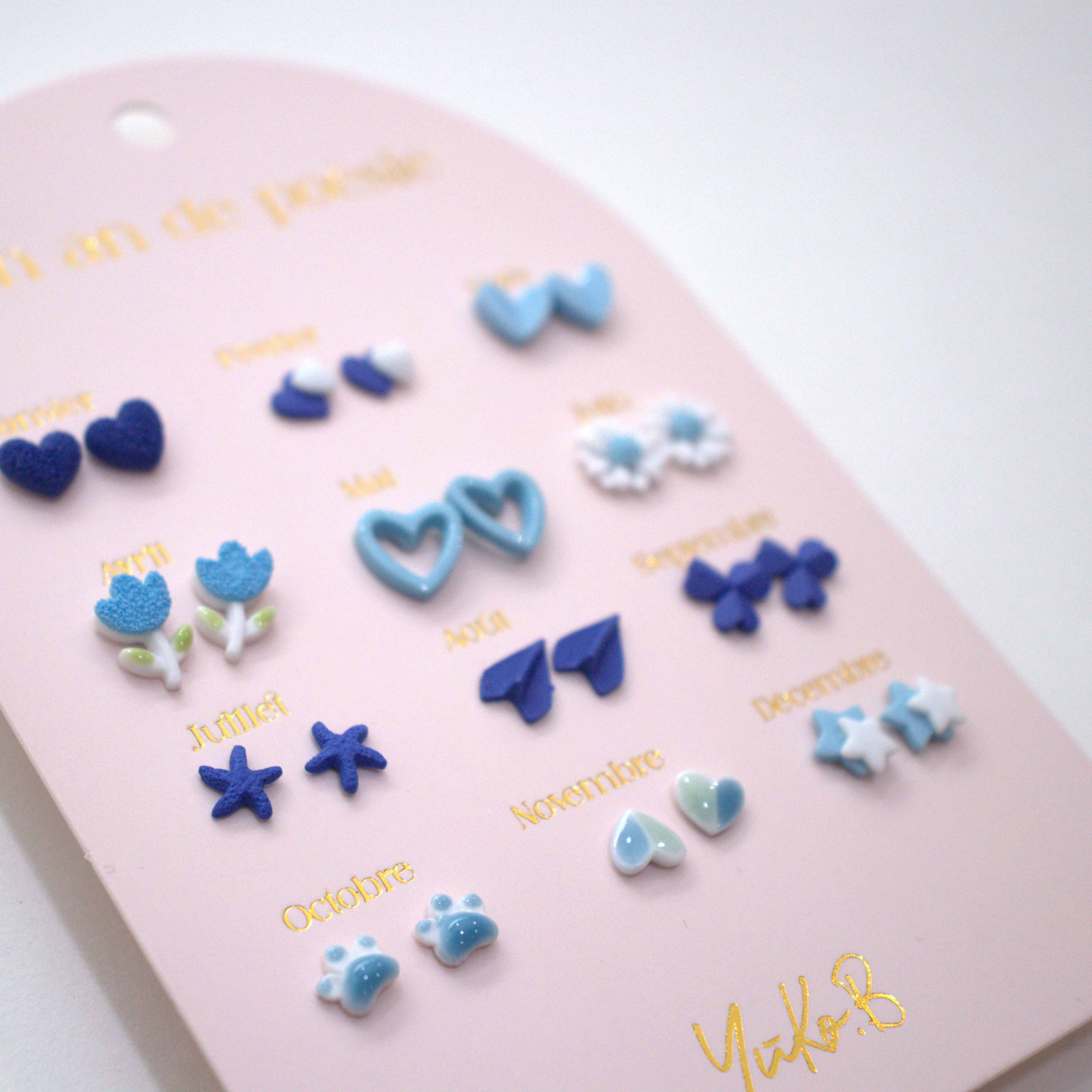 Ensemble de 12 paires de boucles d'oreilles en céramique Sans Nickel - Un An de Poésie Bleue - Yuko B.