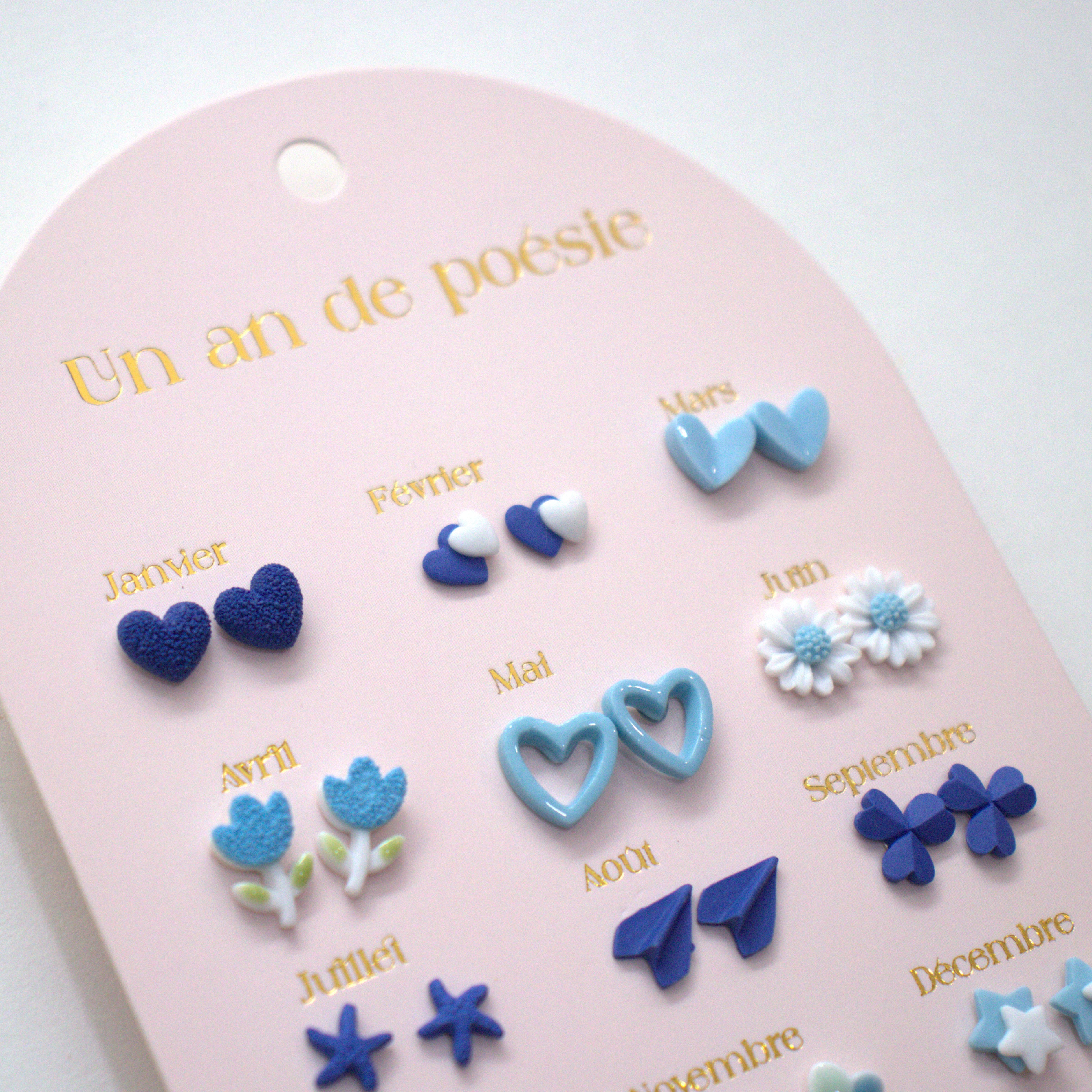 Ensemble de 12 paires de boucles d'oreilles en céramique Sans Nickel - Un An de Poésie Bleue - Yuko B.
