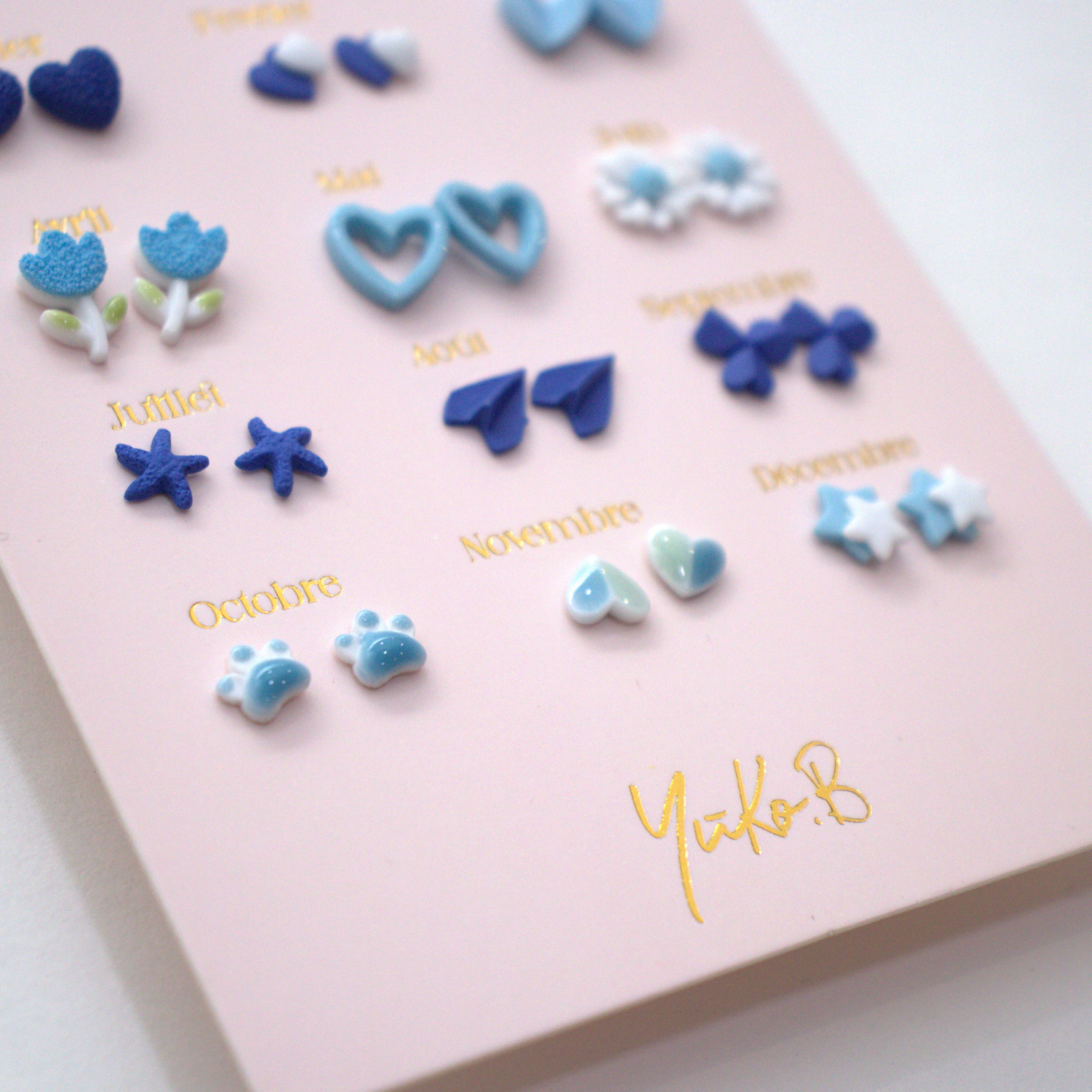 Ensemble de 12 paires de boucles d'oreilles en céramique Sans Nickel - Un An de Poésie Bleue - Yuko B.