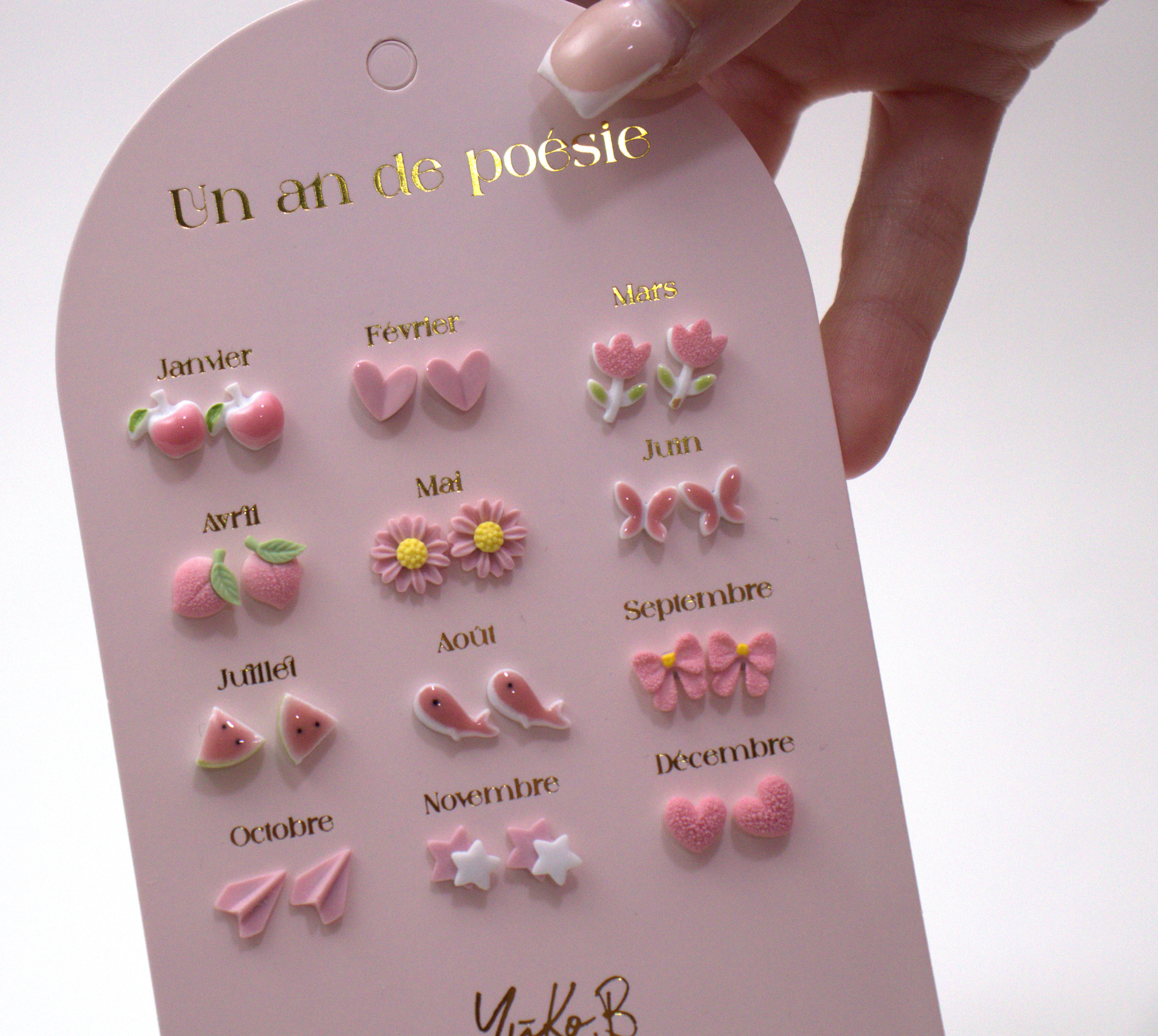 Ensemble de 12 paires de boucles d'oreilles en céramique - Un An de Poésie rose - Yuko B.