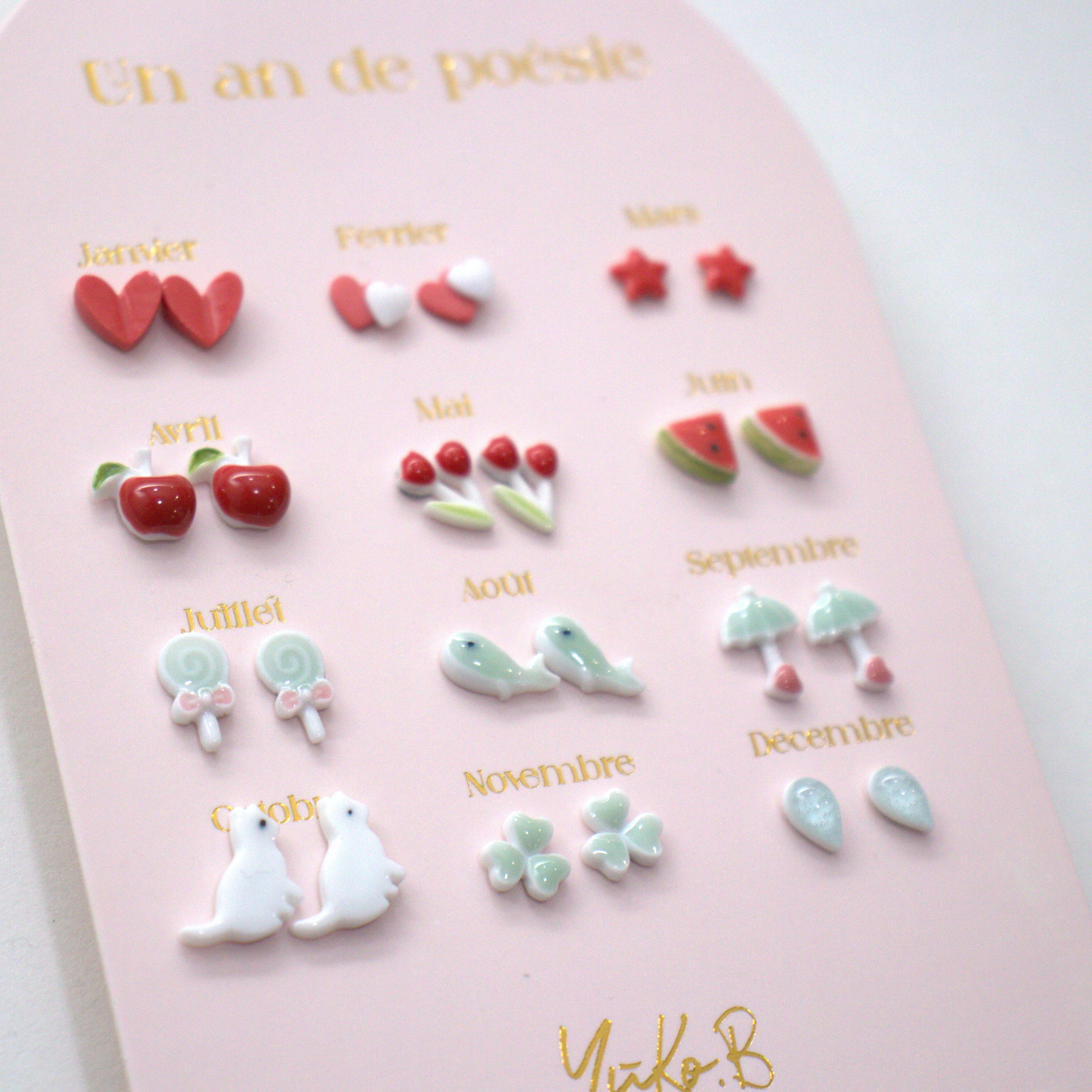 Ensemble de 12 paires de boucles d'oreilles en céramique Sans Nickel - Un An de Poésie rouge - Yuko B.