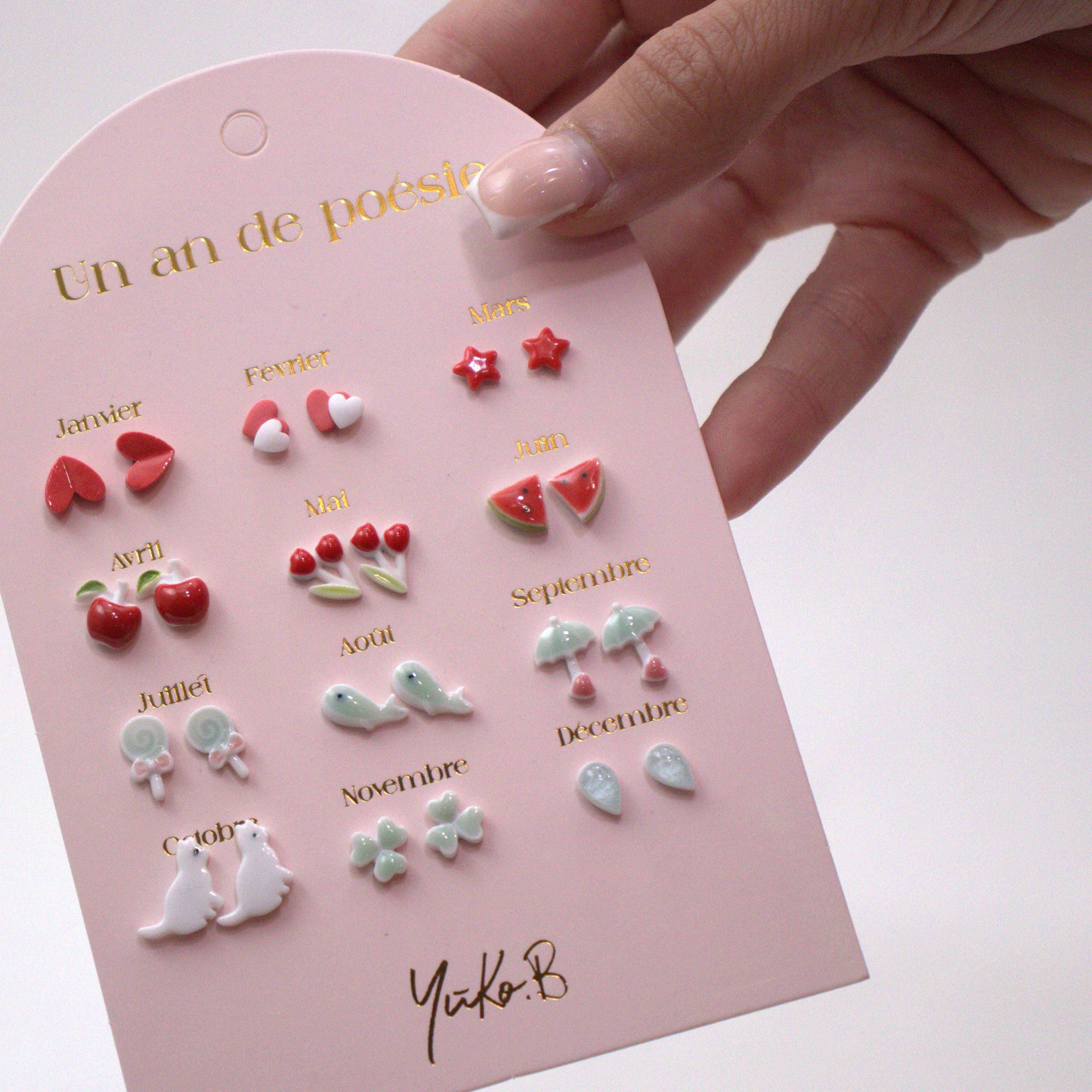 Ensemble de 12 paires de boucles d'oreilles en céramique Sans Nickel - Un An de Poésie rouge - Yuko B.