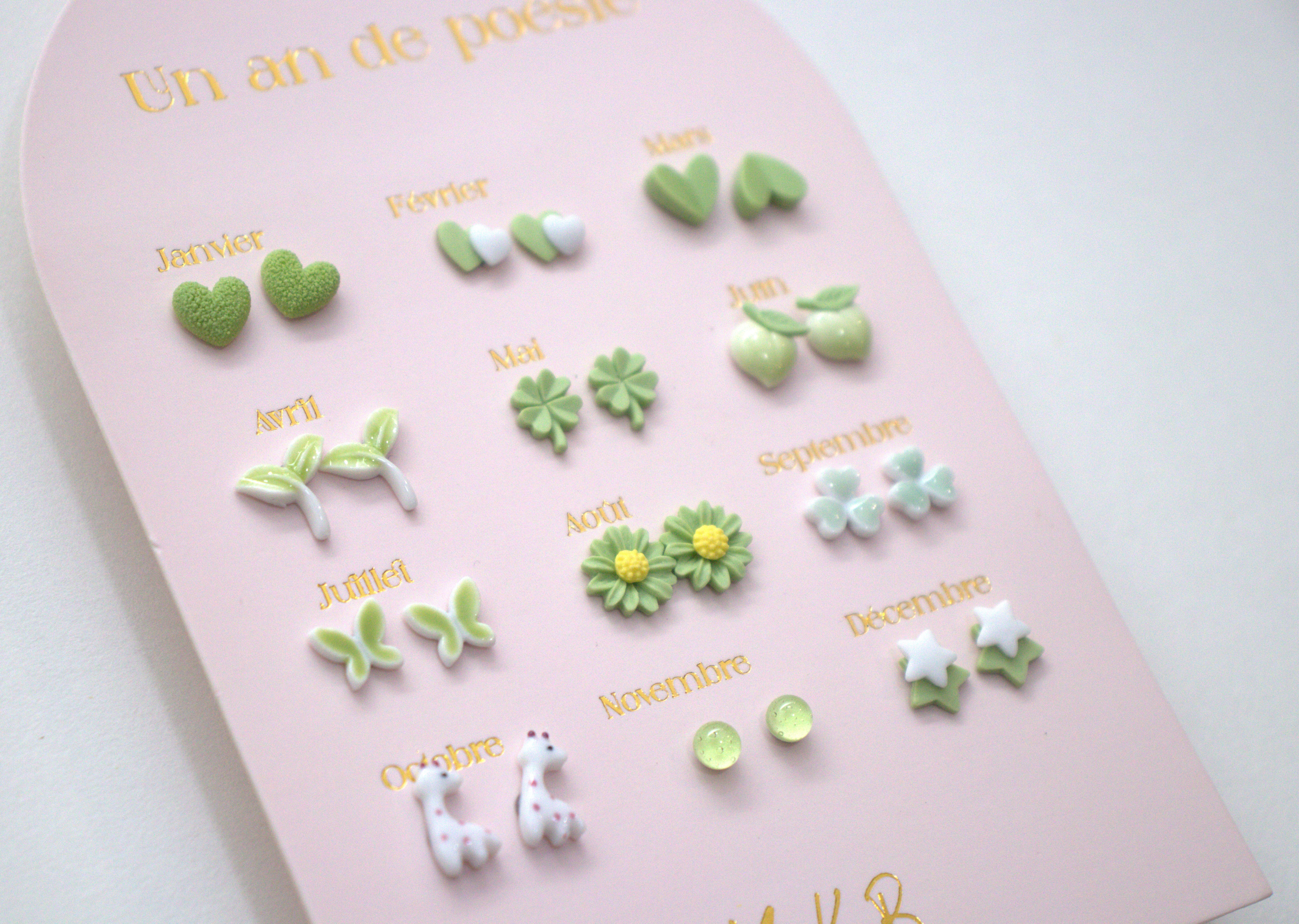 Ensemble de 12 paires de boucles d'oreilles en céramique Sans Nickel - Un An de Poésie Verte - Yuko B.
