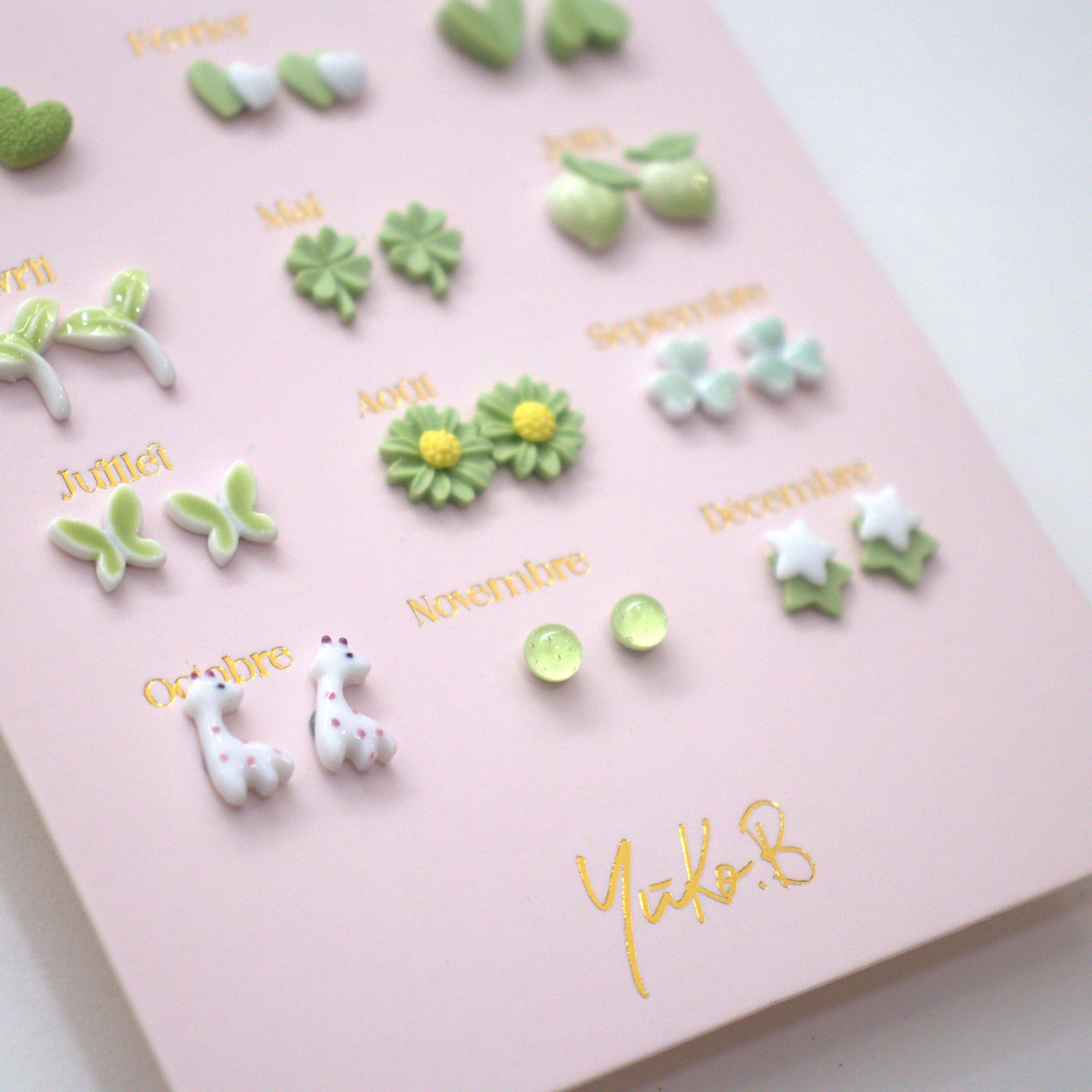 Ensemble de 12 paires de boucles d'oreilles en céramique Sans Nickel - Un An de Poésie Verte - Yuko B.