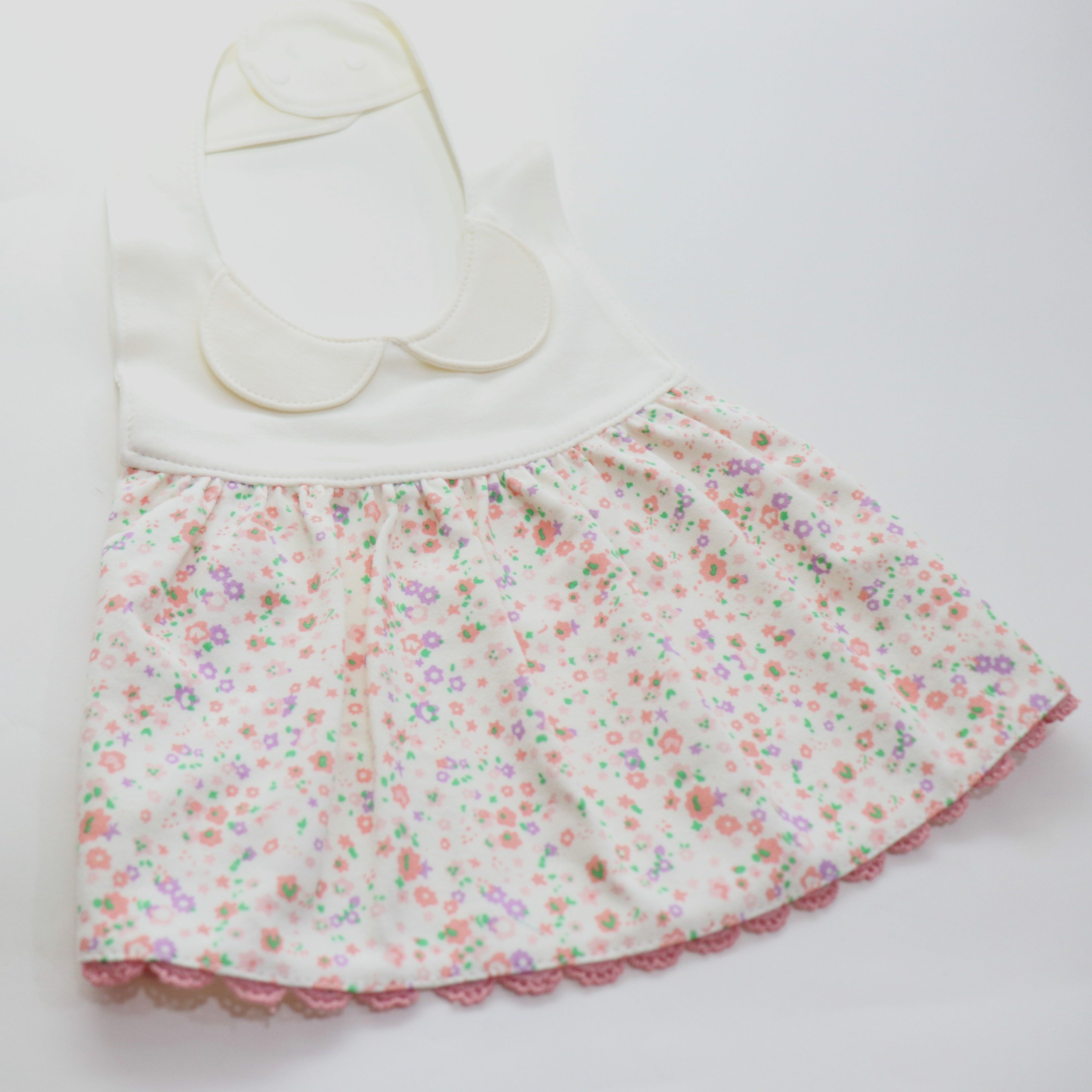 Bavoir en forme de petite robe - Olivia - Yuko B.