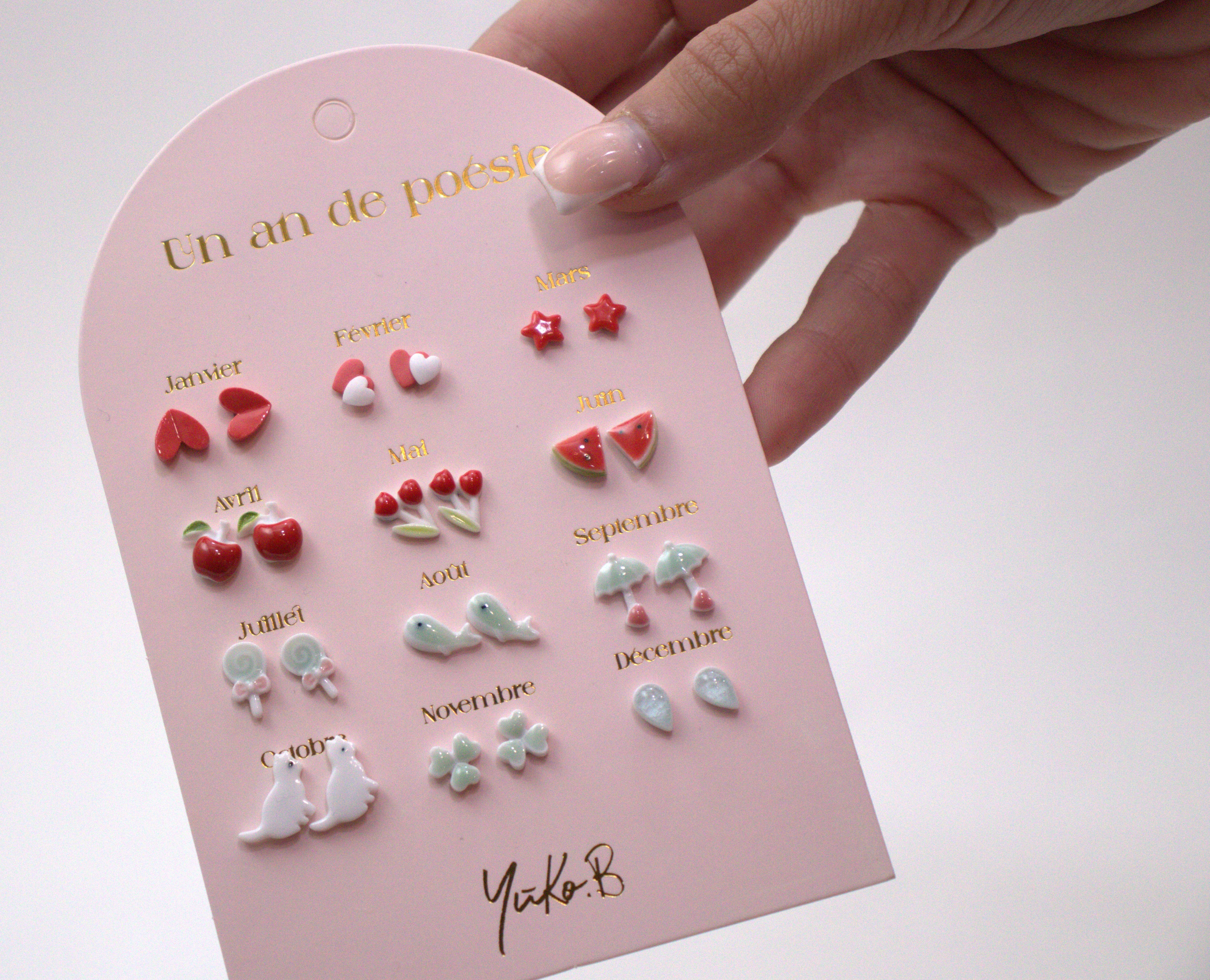 Ensemble de 12 paires de boucles d'oreilles en céramique Sans Nickel - Un An de Poésie rouge - Yuko B.