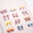 Coffret 12 Boucles d'Oreilles Acier — Un An de Poésie Féerique détail — Yuko B.